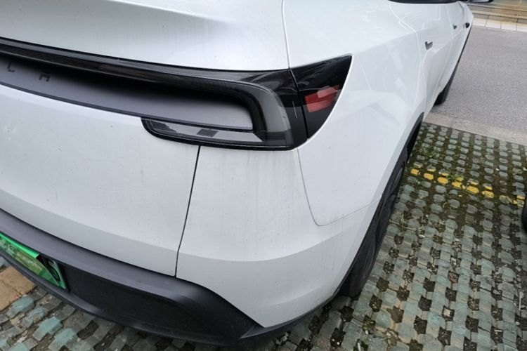 Tesla Model Y 2025 #8 Tesla Model Y 2025 car image #8