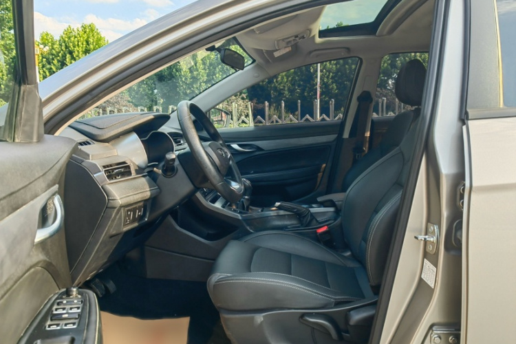 GEELY Emgrand 2021 car image #9