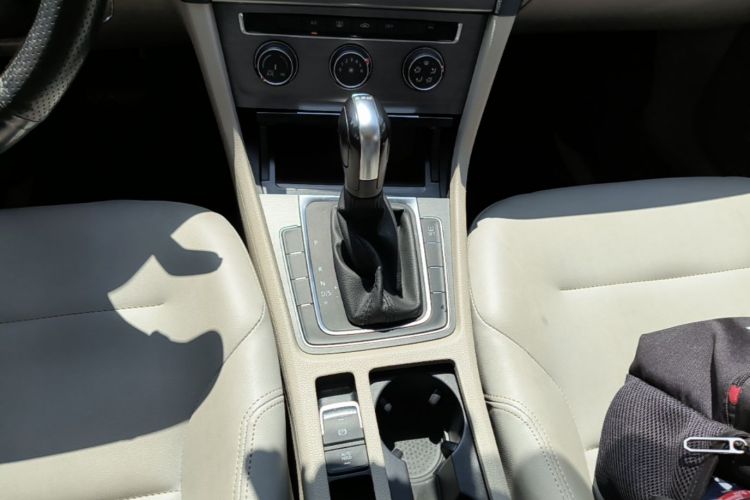 Volkswagen Golf 2015 car image #14