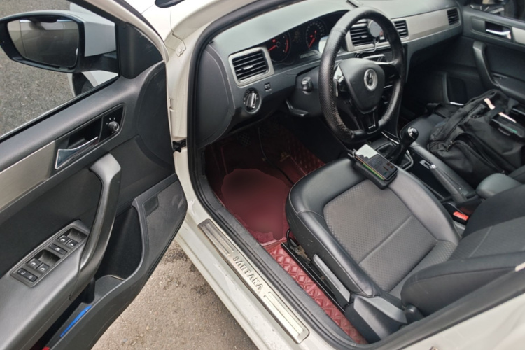 Volkswagen Santana 2017 car image #16