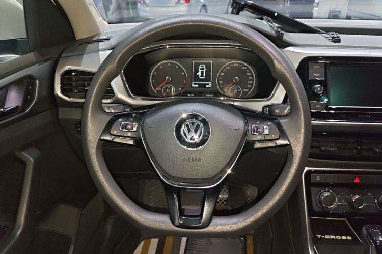 Volkswagen T-Cross 2020 #18 Volkswagen T-Cross 2020 car image #18