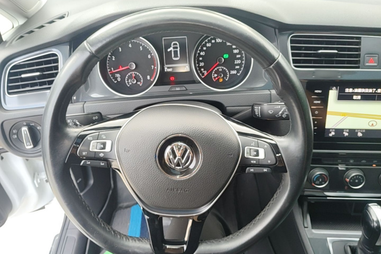 Volkswagen Golf 2020 car image #15