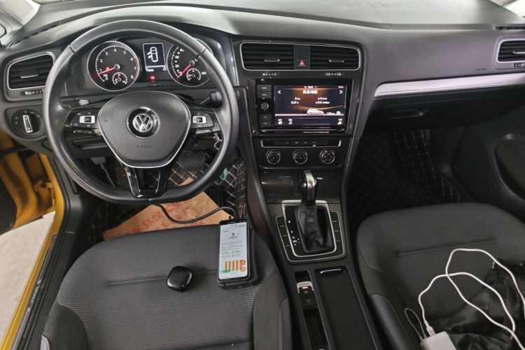 Volkswagen Golf 2019 car image #10