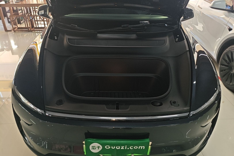 Tesla Model Y 2025 #20 Tesla Model Y 2025 car image #20