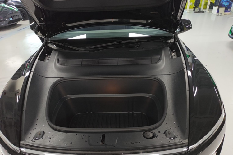 Tesla Model Y 2025 #22 Tesla Model Y 2025 car image #22
