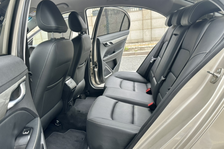 GEELY Emgrand 2020 #17 GEELY Emgrand 2020 car image #17
