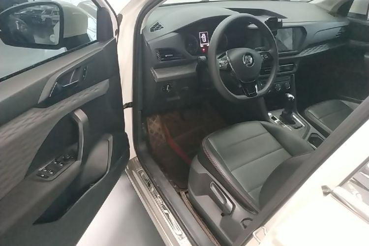Volkswagen Tharu 2020 car image #16