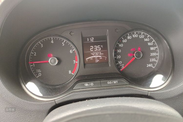 Volkswagen Polo 2016 car image #13