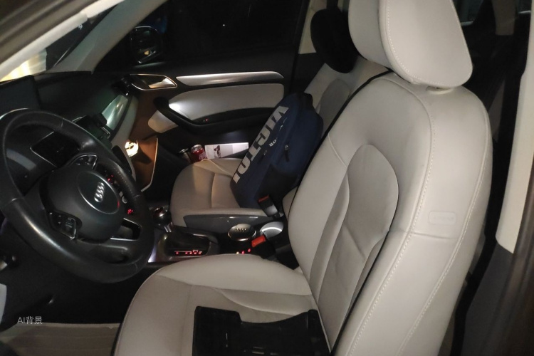 Audi Q3 2015 car image #17