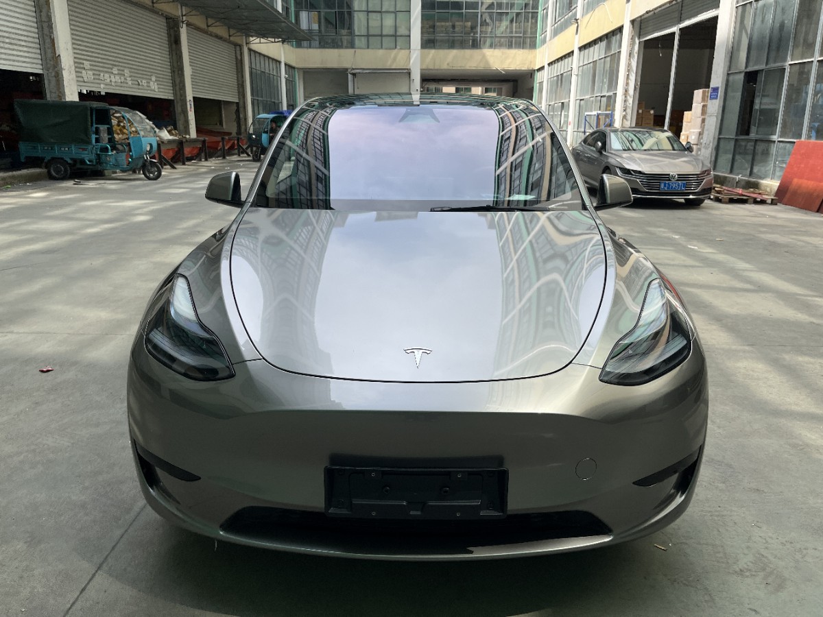 Tesla Model Y 2024 car image #2