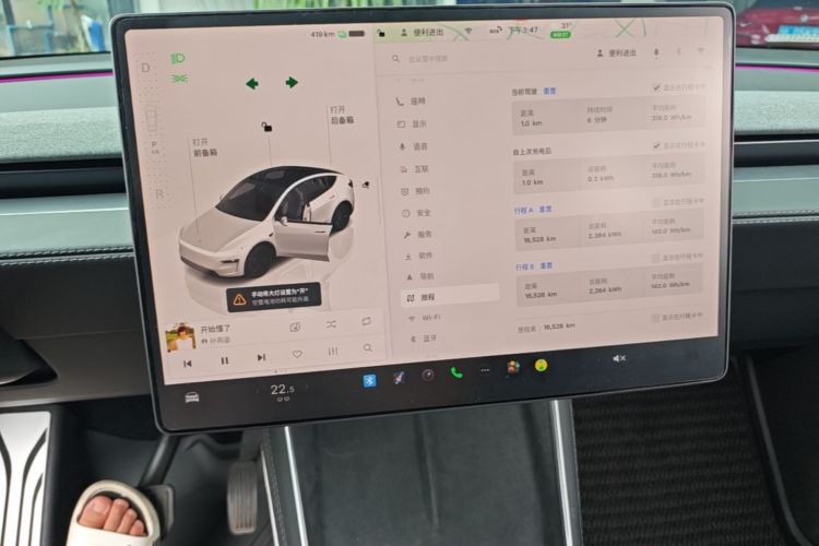 Tesla Model Y 2025 #12 Tesla Model Y 2025 car image #12