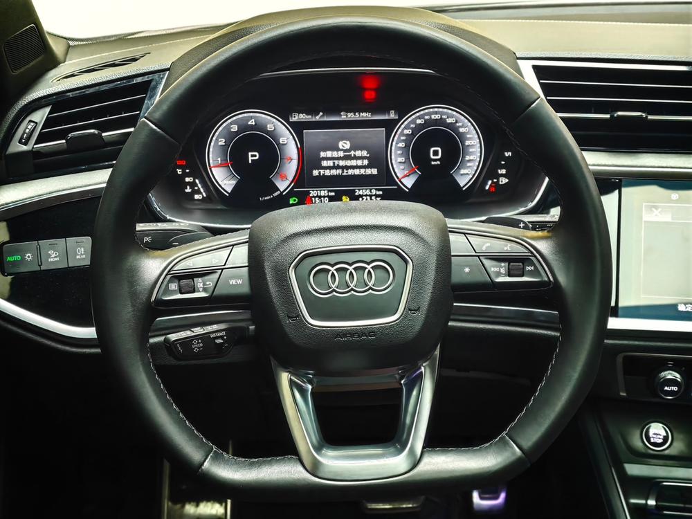 Audi Q3 2023 car image #9