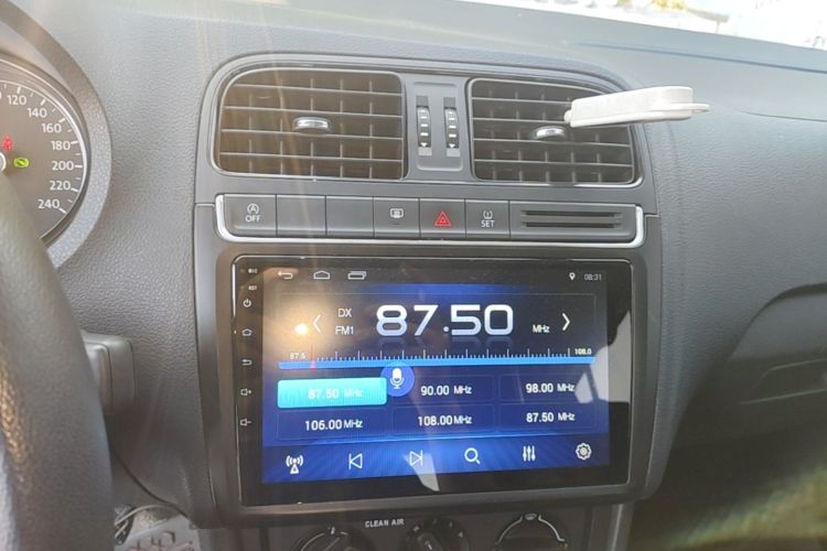 Volkswagen Polo 2019 car image #13