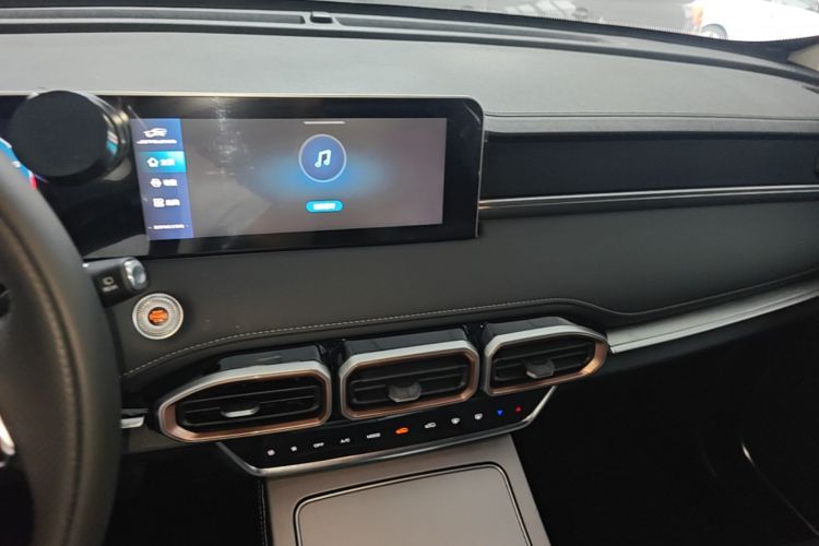 Jetour X70 PLUS 2022 car image #13