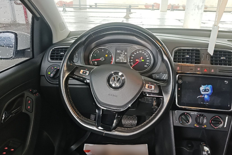 Volkswagen Polo 2018 car image #11