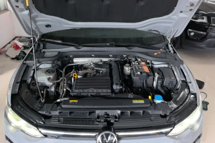 Volkswagen Golf 2022 car image #20