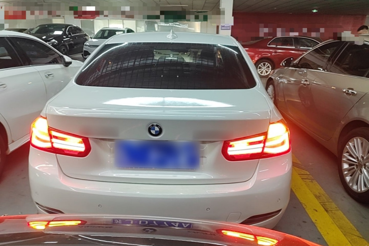 BMW 3 Series 2018 car image #6