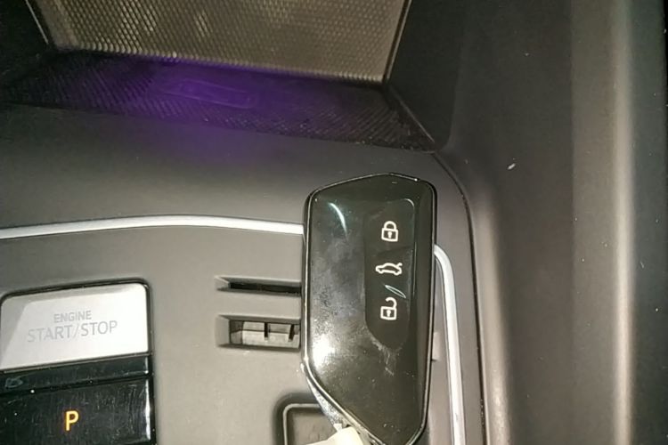 Volkswagen Golf 2021 car image #9