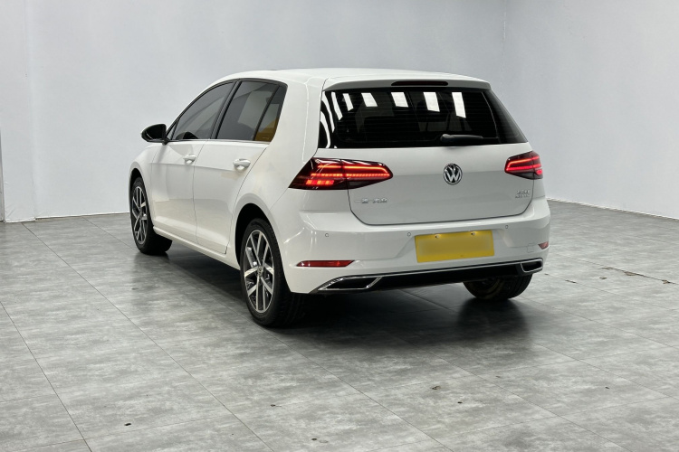 Volkswagen Golf 2018 car image #11