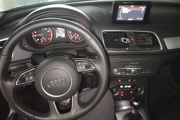 Audi Q3 2018 immagine di auto #10