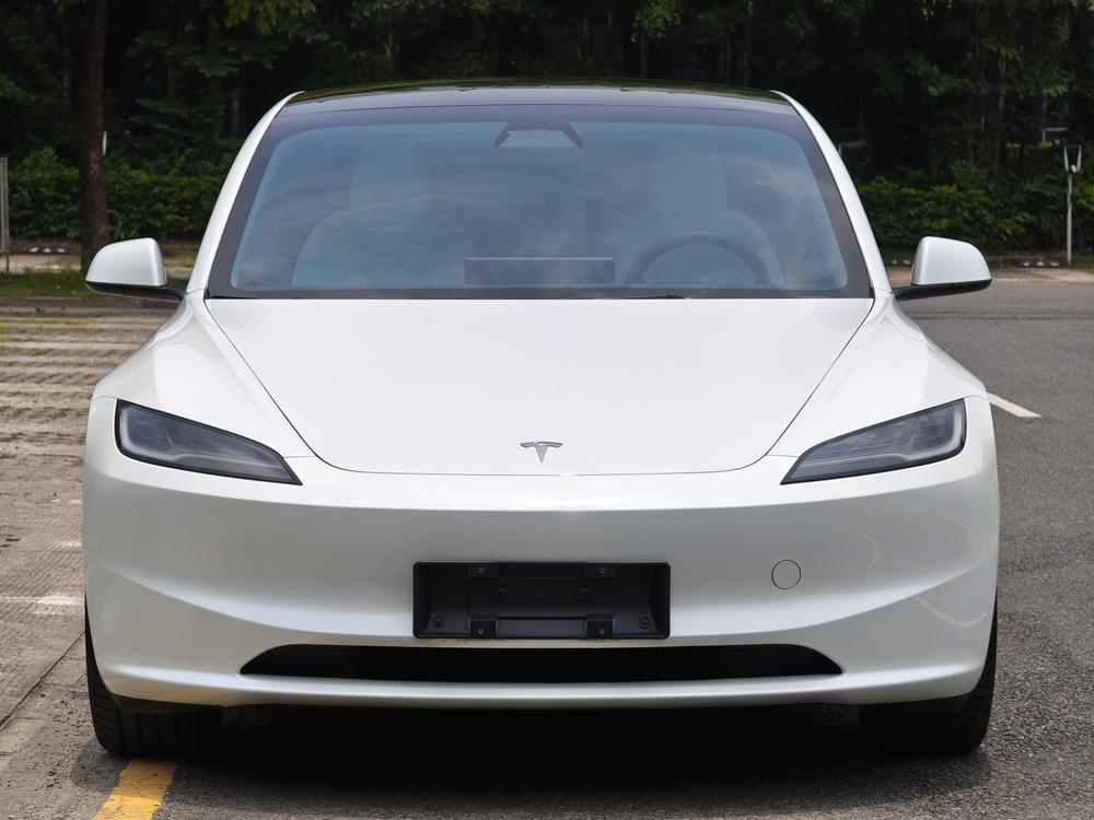Tesla Model 3 2025 car image #2