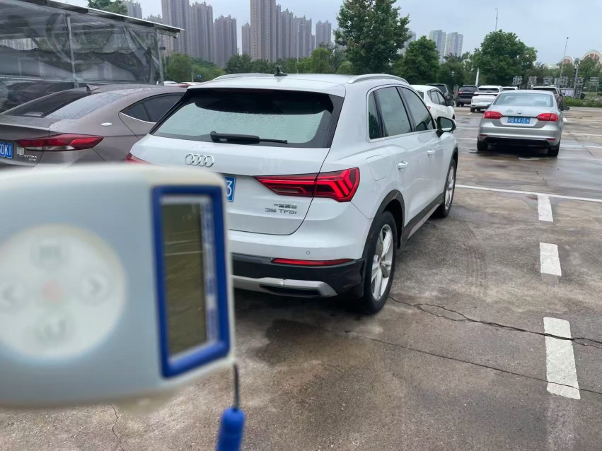 Audi Q3 2021 car image #5