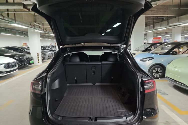 Tesla Model Y 2023 car image #19
