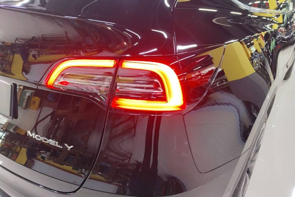Tesla Model Y 2023 car image #7