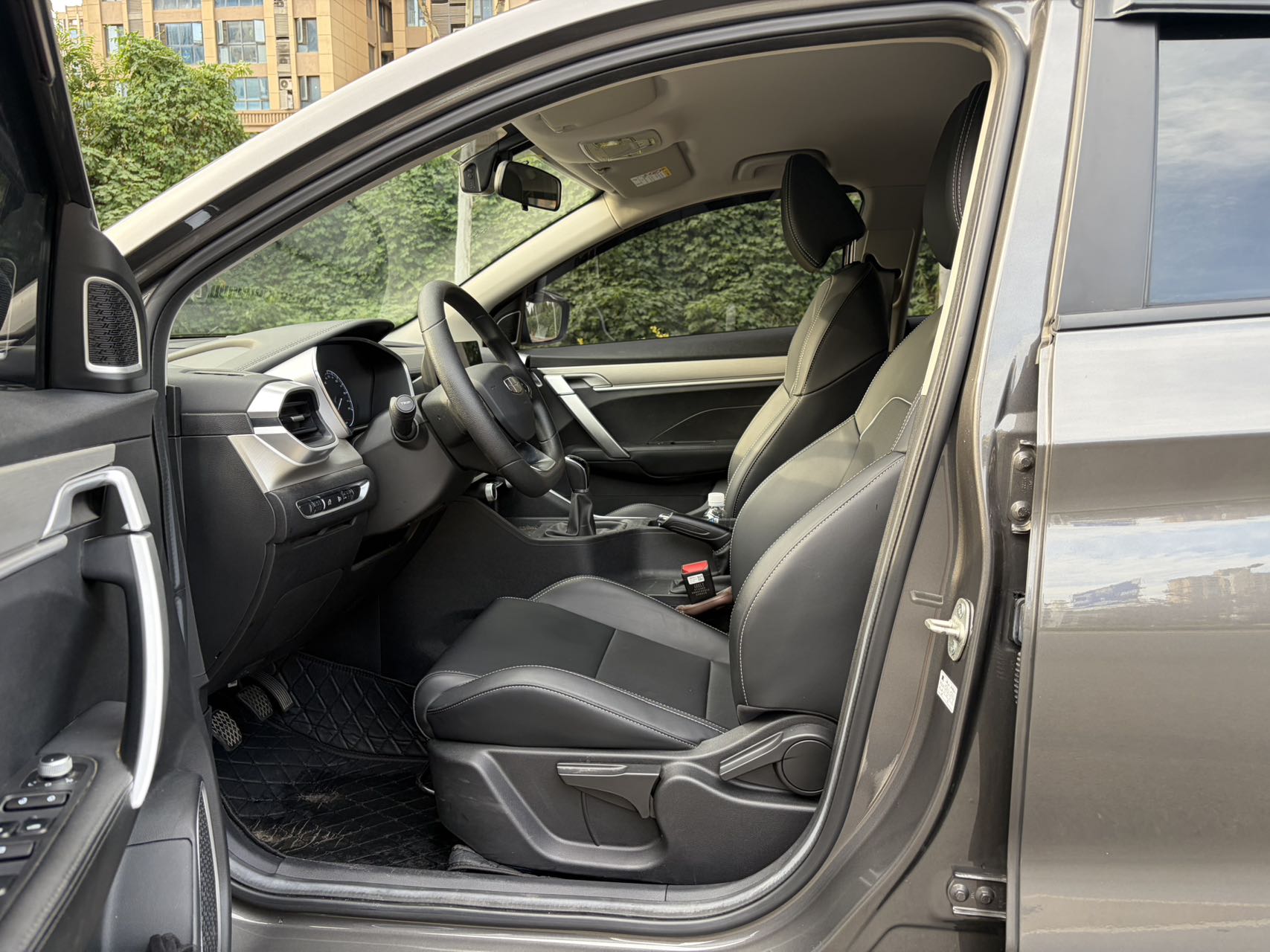 GEELY Coolray 2025 car image #6