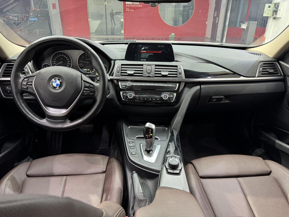 BMW 3 Series 2018 car image #8