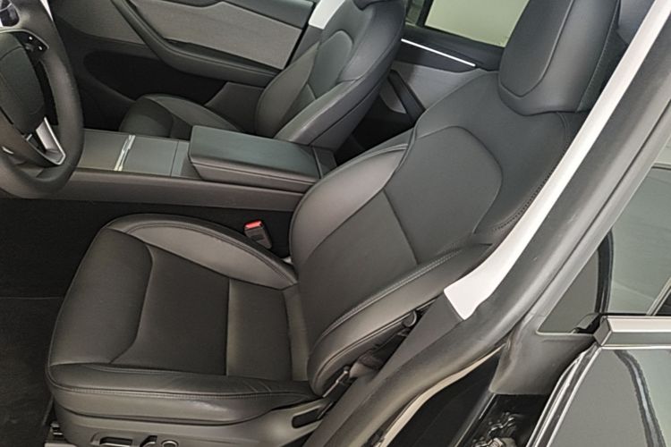 Tesla Model Y 2025 #19 Tesla Model Y 2025 car image #19