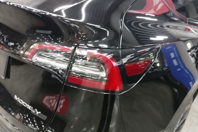 Tesla Model Y 2023 car image #8