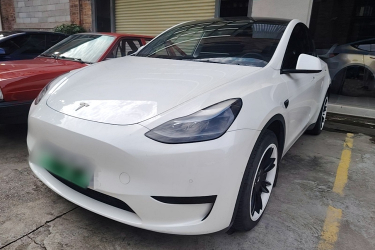 Tesla Model Y 2023 car image #2