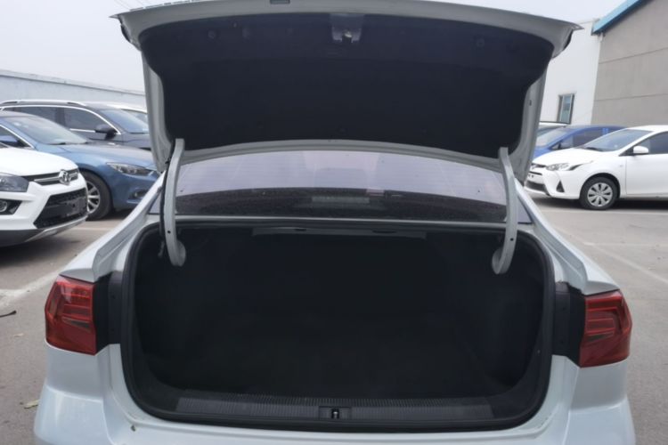 Volkswagen Bora 2016 car image #19