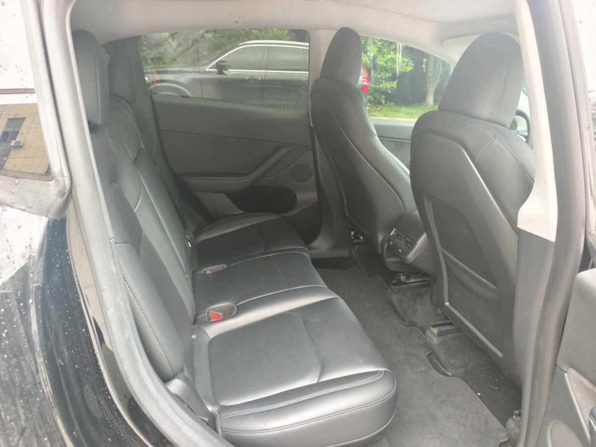 Tesla Model Y 2024 immagine di auto #10
