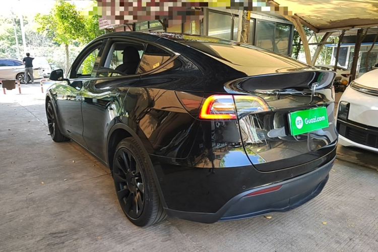 Tesla Model Y 2022 immagine di auto #5