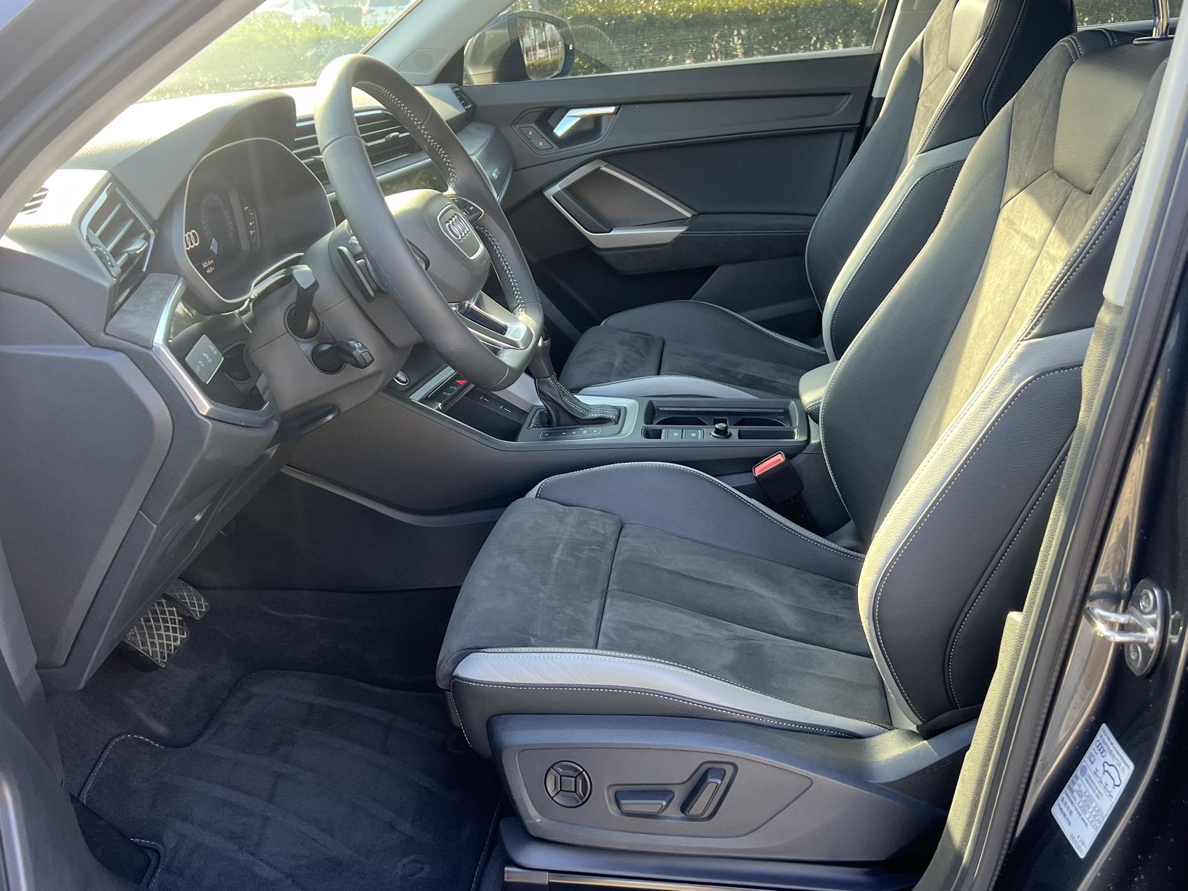 Audi Q3 2023 car image #7