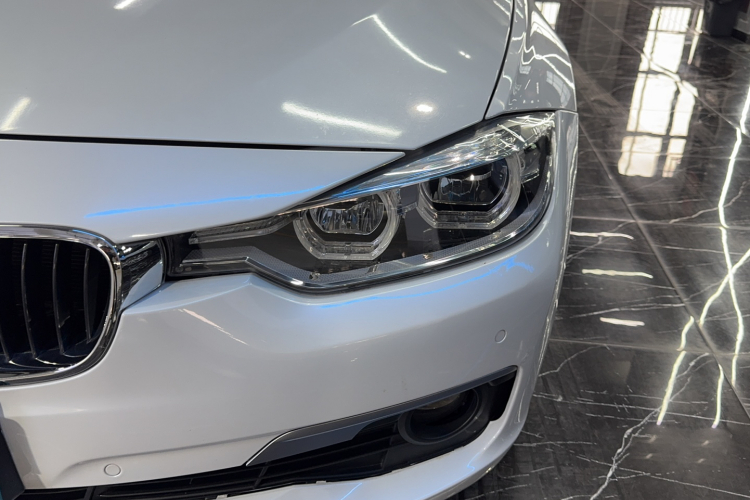 BMW 3 Series 2017 car image #19