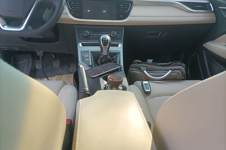 GEELY Emgrand 2019 #14 GEELY Emgrand 2019 car image #14