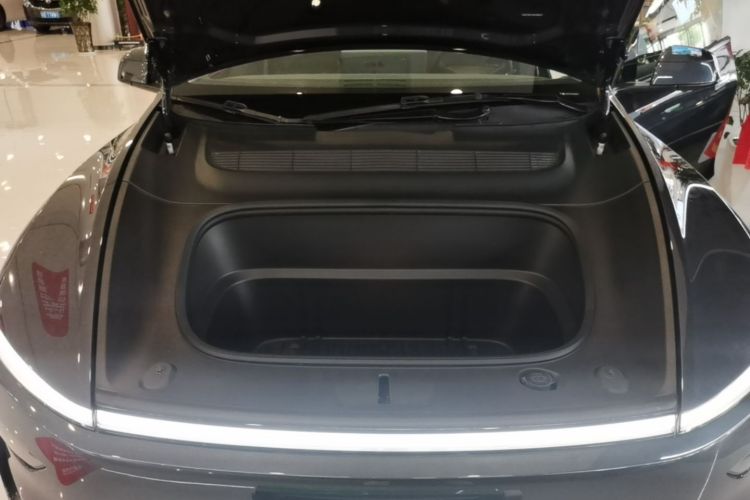 Tesla Model Y 2025 #20 Tesla Model Y 2025 car image #20