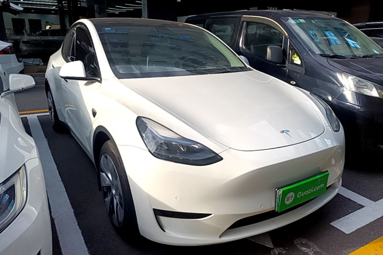 Tesla Model Y 2023 car image #4