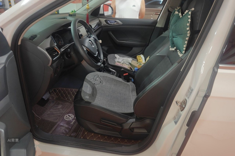 Volkswagen T-Cross 2020 #17 Volkswagen T-Cross 2020 car image #17