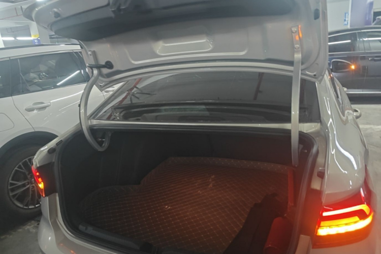 Volkswagen Lavida 2019 car image #19