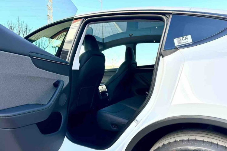 Tesla Model Y 2026 #11 Tesla Model Y 2026 car image #11