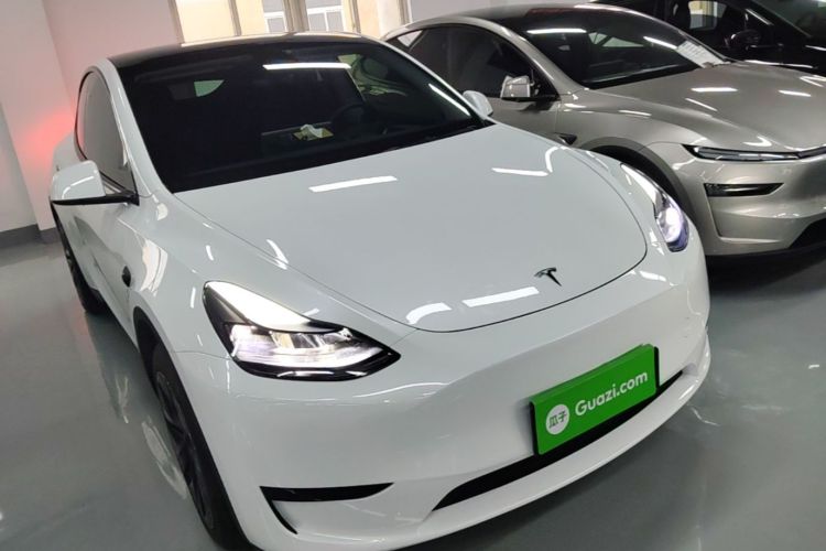 Tesla Model Y 2024 #4 Tesla Model Y 2024 car image #4