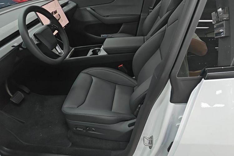 Tesla Model Y 2026 #15 Tesla Model Y 2026 car image #15