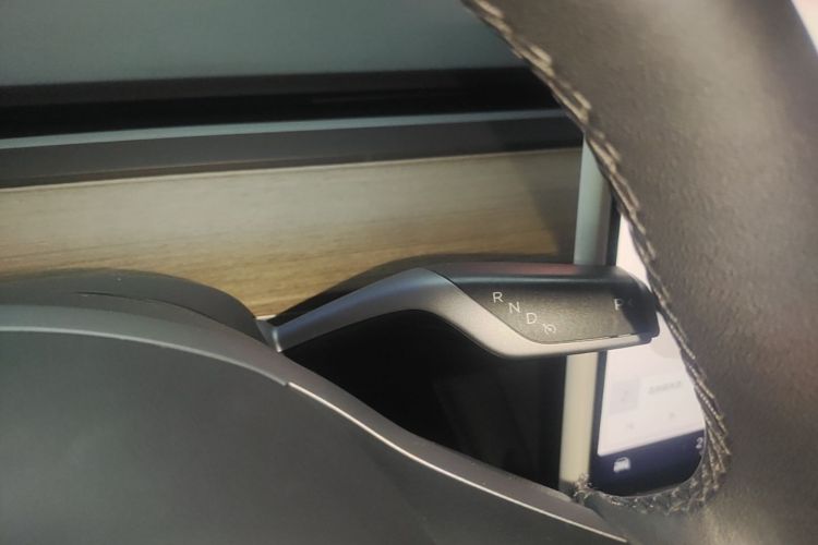 Tesla Model 3 2022 car image #18