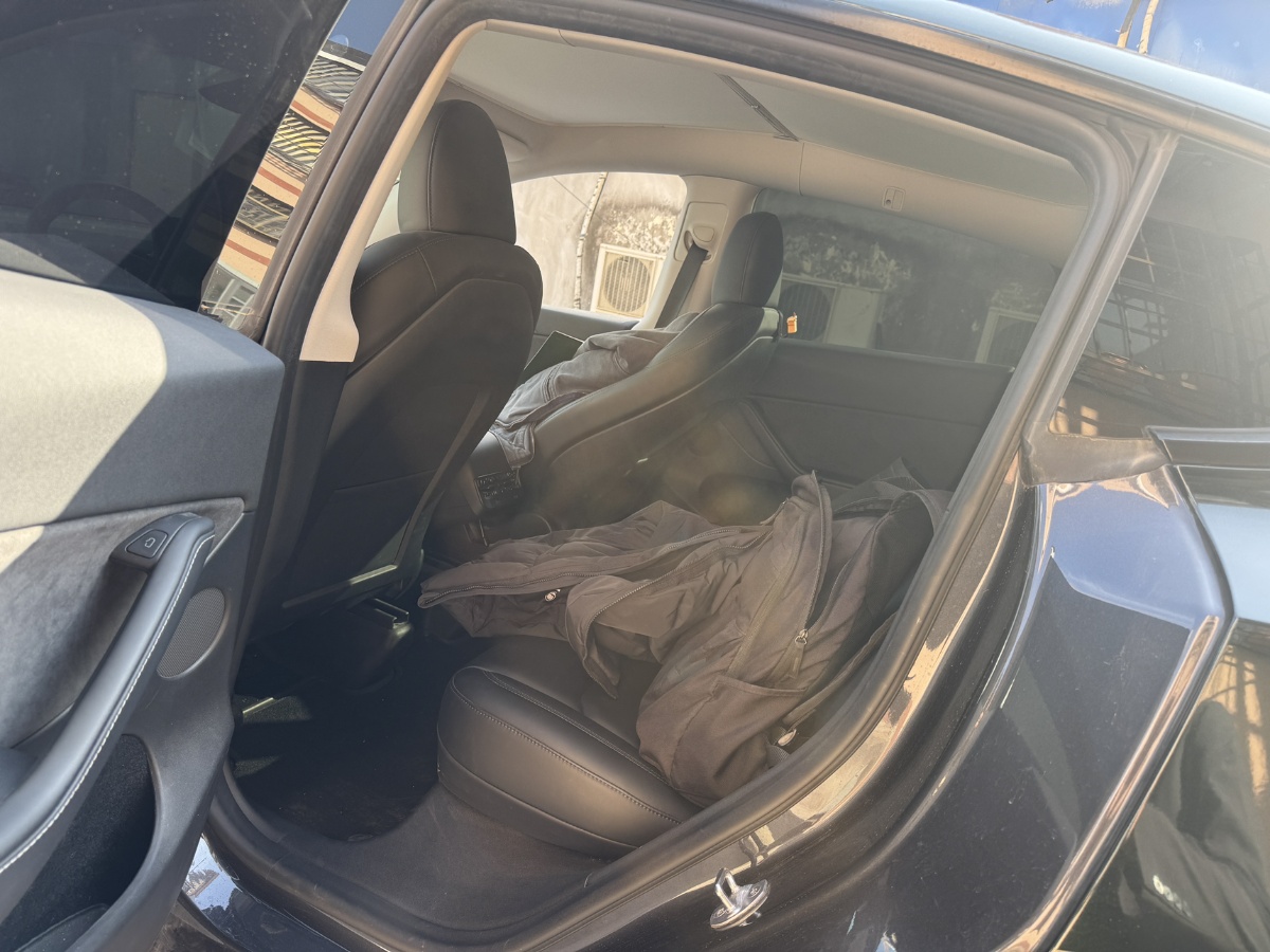 Tesla Model Y 2024 #4 Tesla Model Y 2024 immagine di auto #4