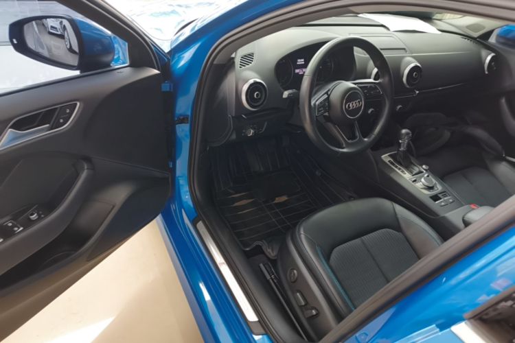 Audi A3 2019 car image #16