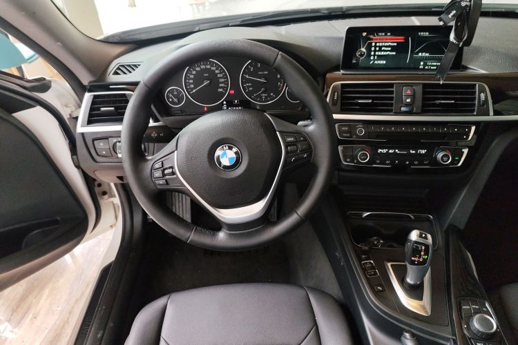 BMW 3 Series 2017 car image #11